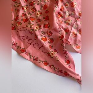 🛑 SOLD 🛑 Coach - 100% Silk Scarf Diamond Tea Rose Pink 🌸🫖